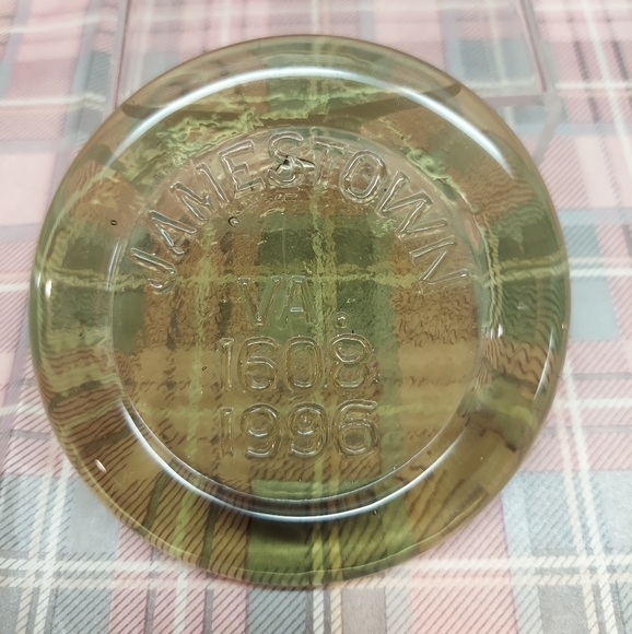 Vintage Jamestown VA Green Bubble Glass Souvenir Coaster Paperweight 1608-1996 - Picture 1 of 2